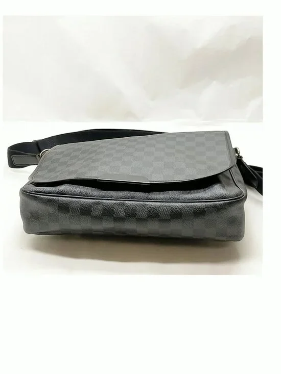 Authentic Louis Vuitton Daniel MM Damier Graphite Crossbody Bag - Picture 8 of 16